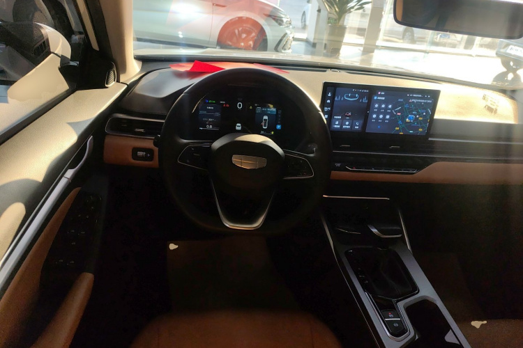 吉利汽车 帝豪 2025款 第4代 1.5L CVT旗舰型中控内饰13