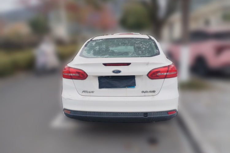 福特 福克斯 2015款 三厢 1.6L 自动舒适型车身外观6