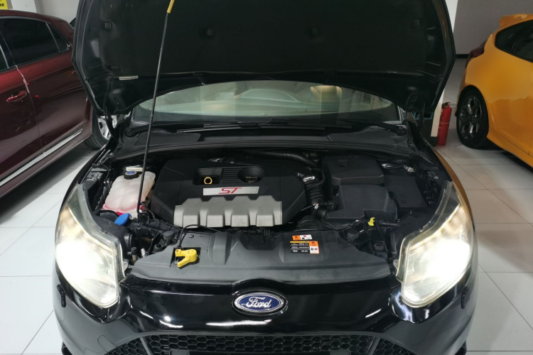 福特 福克斯(进口) 2013款 2.0T ST 标准版机舱底盘24