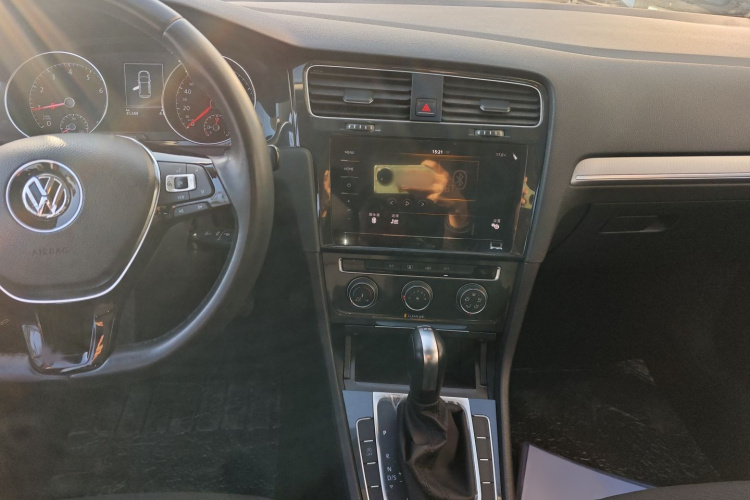 大众 高尔夫 2020款 200TSI DSG舒适进取版局部细节16