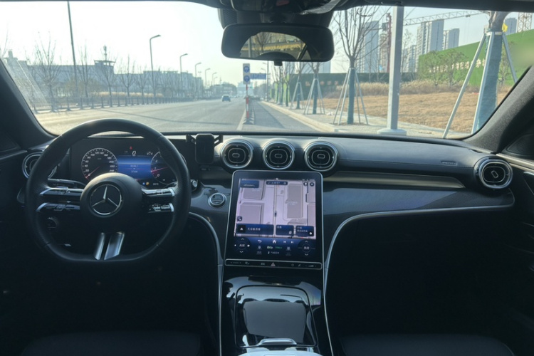 奔驰C级 2023款 C 260 L 运动版中控内饰7010