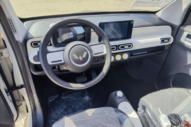 五菱汽车 宏光MINIEV 2024款 第三代 215km 进阶版中控内饰7001