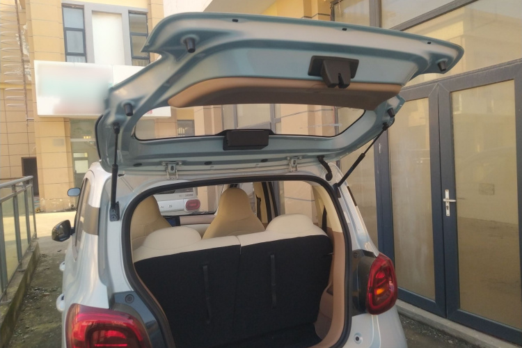 五菱汽车 宏光MINIEV 2025款 四门版 臻享+款机舱底盘23