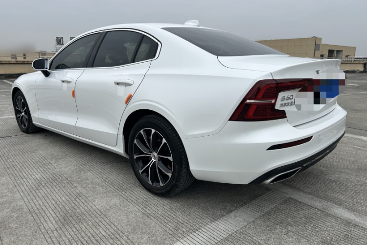 沃尔沃S60 2020款 T4 智逸豪华版车身外观6008