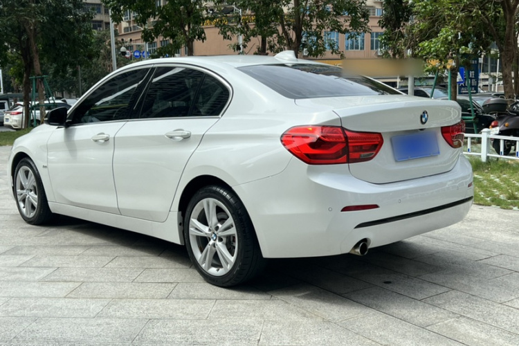 宝马1系 2017款 118i 设计套装型车身外观6005