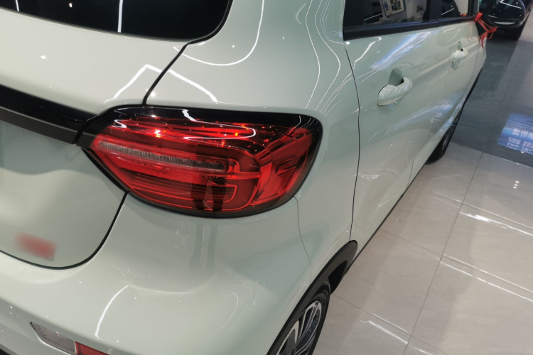 零跑汽车 零跑T03 2024款 403舒享版车身外观9