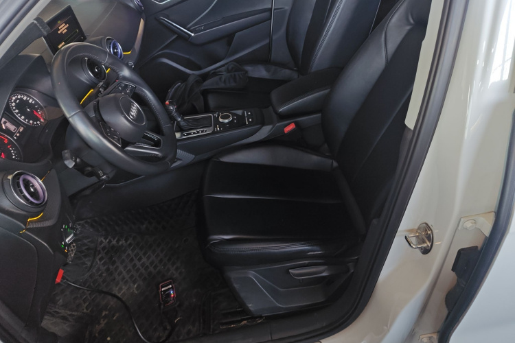 奥迪Q2L 2018款 35 TFSI 上市专享版 国V中控内饰19