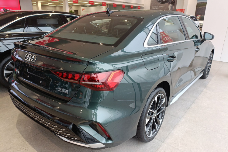 奥迪A3 2025款 A3L Limousine 35TFSI 飞驰尊享型车身外观7