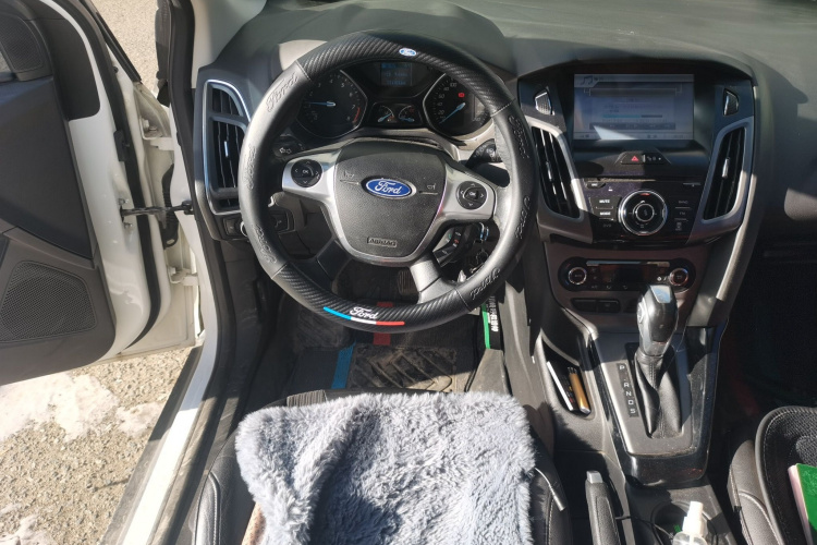 福特 福克斯 2012款 两厢 1.6L 自动风尚型中控内饰13