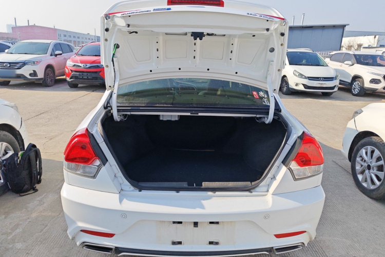 东南 V3菱悦 2015款 1.5L 手动风采版机舱底盘23