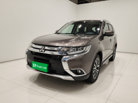 三菱 欧蓝德 2016款 2.4L 四驱精英版 5座