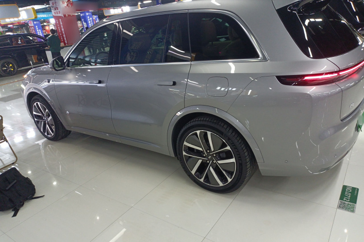 理想汽车 理想L8 2024款 Ultra车身外观4