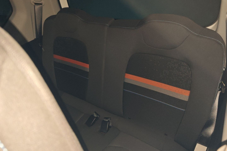 五菱汽车 宏光MINIEV 2022款 自在款 磷酸铁锂中控内饰7004