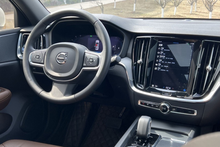 沃尔沃S60 2024款 B4 智逸豪华版中控内饰7010