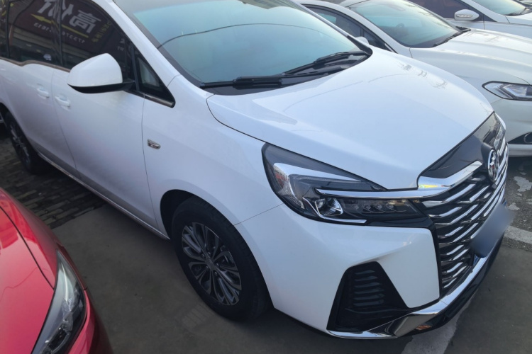 别克GL8 2023款 陆上公务舱 舒适型车身外观3