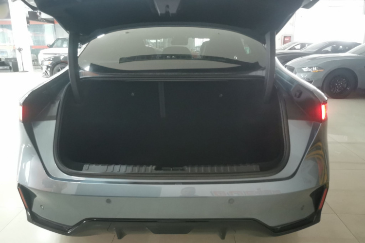 领克07 2024款 EM-P 126长续航 Ultra机舱底盘23