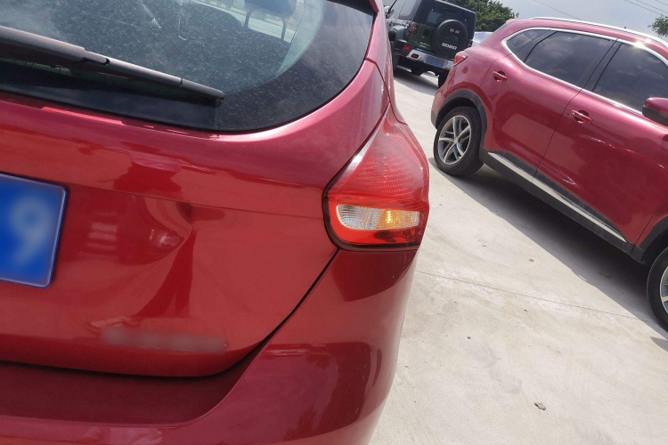 福特 福克斯 2017款 两厢 1.6L 自动舒适型智行版车身外观6006