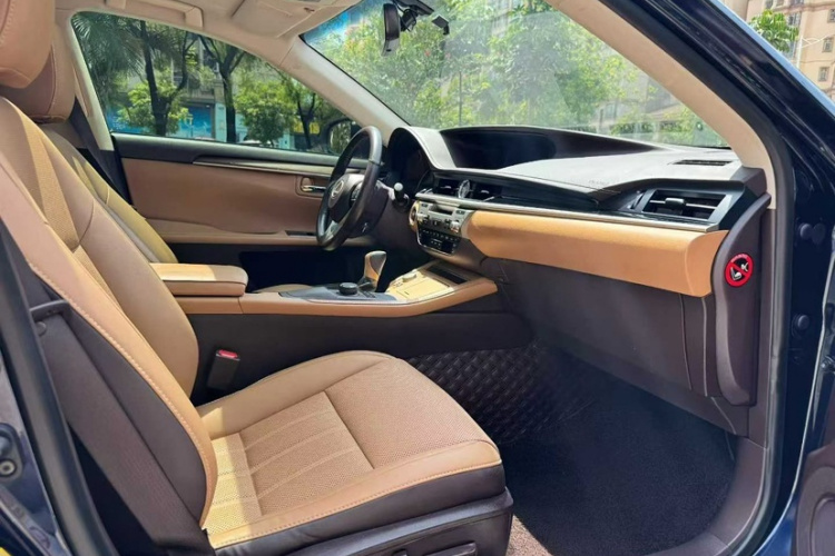 雷克萨斯ES 2015款 200 精英版中控内饰7004