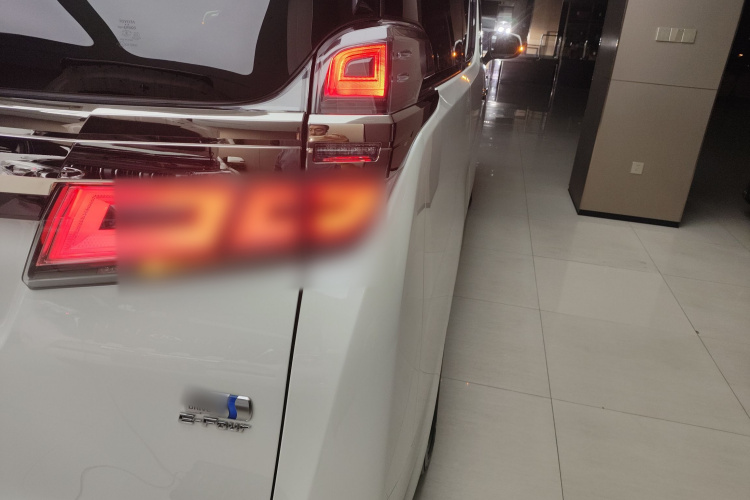 丰田 威尔法 2019款 双擎 2.5L HV尊贵版车身外观9