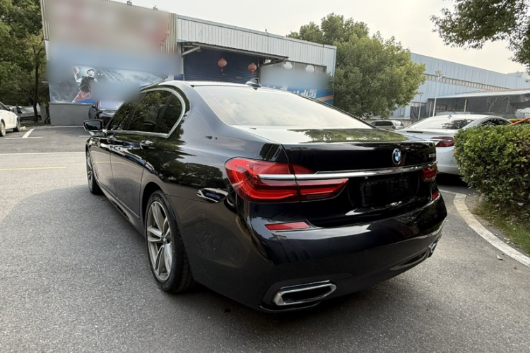 宝马7系 2018款 730Li 领先型 M运动套装车身外观6006
