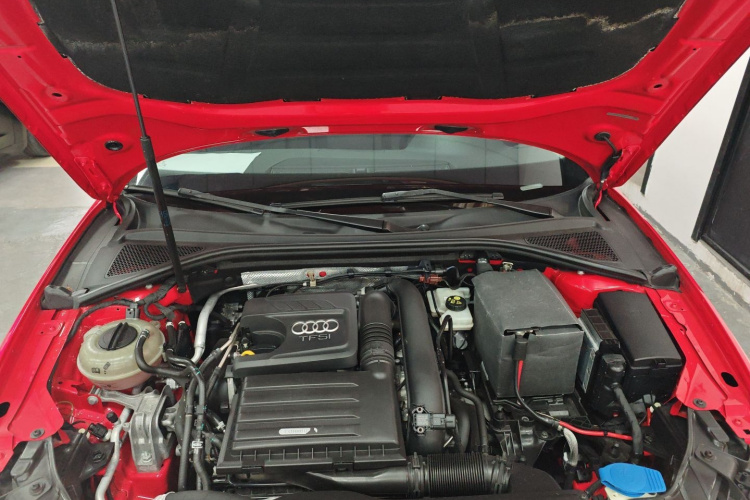 奥迪A3 2014款 Sportback 35 TFSI 自动舒适型机舱底盘24