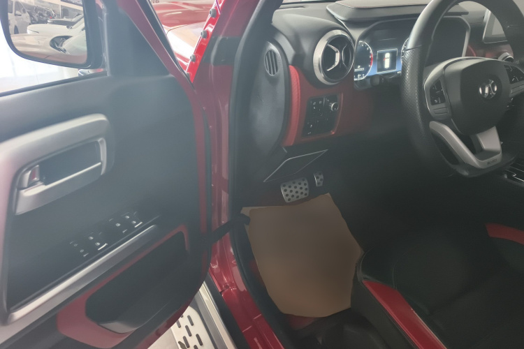 北京BJ40 2019款 2.0T 自动四驱城市猎人版旗舰型 国V中控内饰20