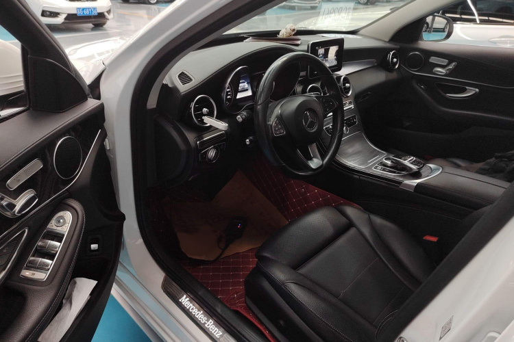 奔驰C级 2017款 改款 C 200 L 运动版中控内饰7003