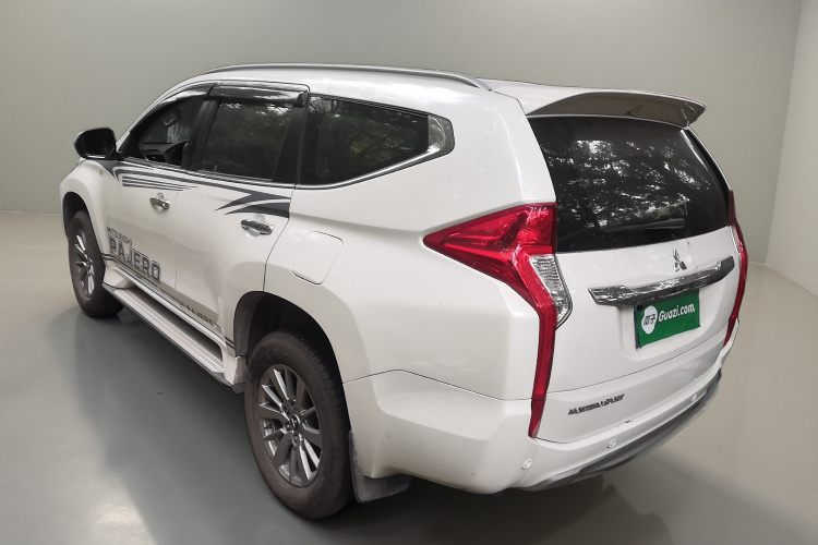 三菱 帕杰罗(进口) 2019款 3.0L 自动标准版车身外观5