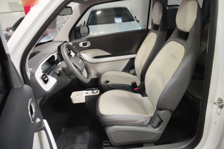 吉利银河 2025款 210km 熊猫骑士中控内饰19