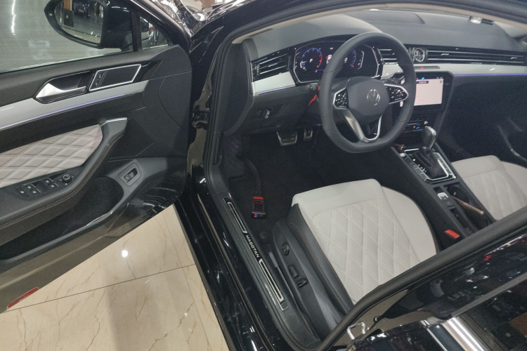 大众 迈腾 2023款 200万辆纪念版 330TSI DSG豪华型中控内饰20