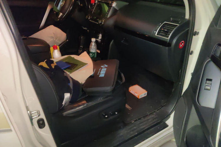 丰田 普拉多 2015款 2.7L 自动标准版局部细节9005