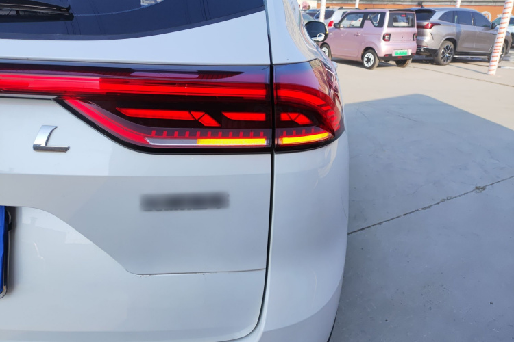 哈弗H6 2021款 国潮版 1.5T 自动冠军版车身外观9