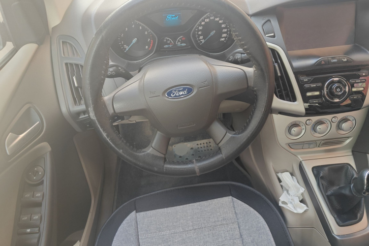 福特 福克斯 2012款 三厢 1.6L 手动舒适型中控内饰13