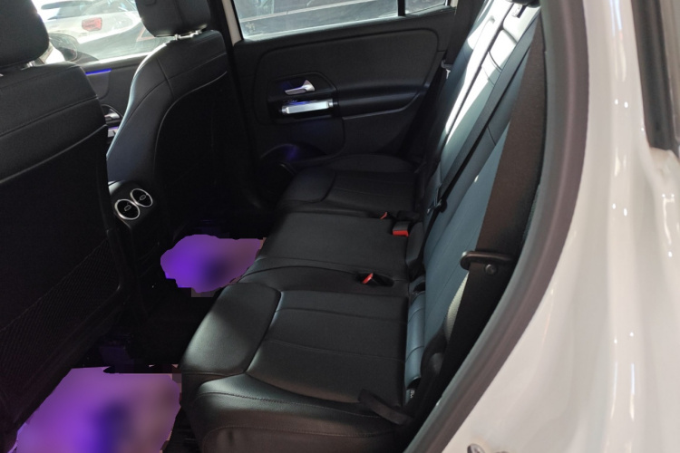 奔驰GLB 2021款 GLB 200 动感型中控内饰7004