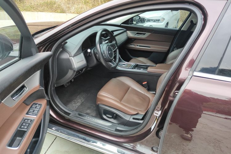 捷豹XFL 2018款 XFL 2.0T 250PS 豪华版中控内饰19