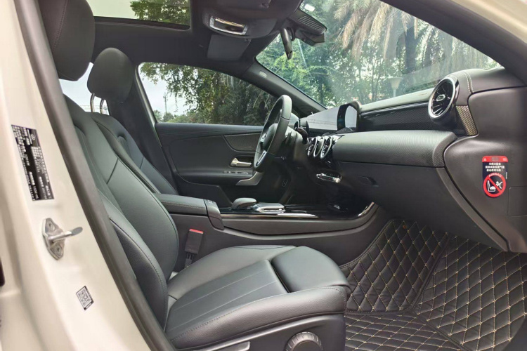 奔驰A级 2021款 A 200 L 运动轿车动感型中控内饰7006