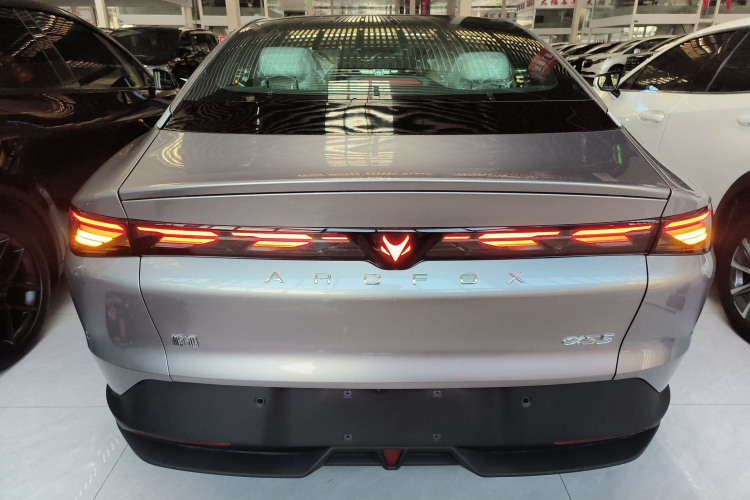 ARCFOX极狐 极狐 阿尔法S5 2025款 改款 560PRO 185kW车身外观6