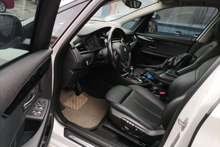 宝马2系旅行车 2016款 218i 运动设计套装中控内饰7003