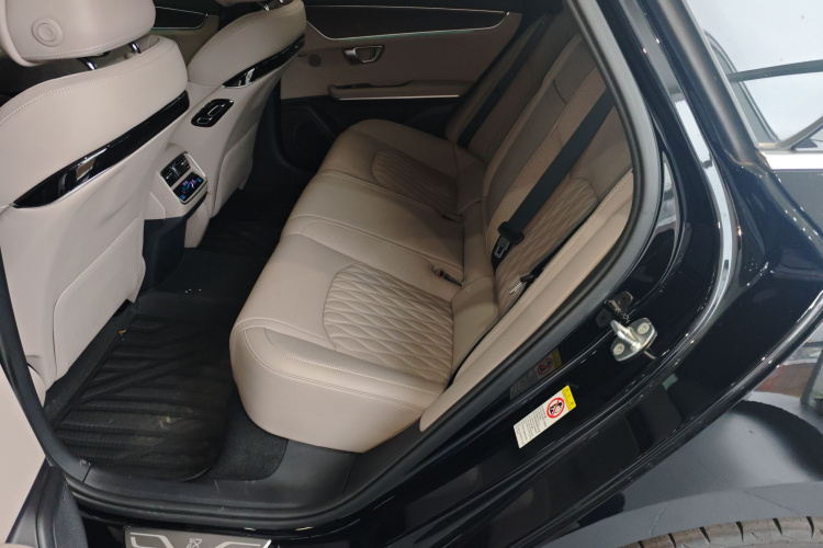 比亚迪 汉 2025款 DM-i 125KM激光雷达智驾型中控内饰7004