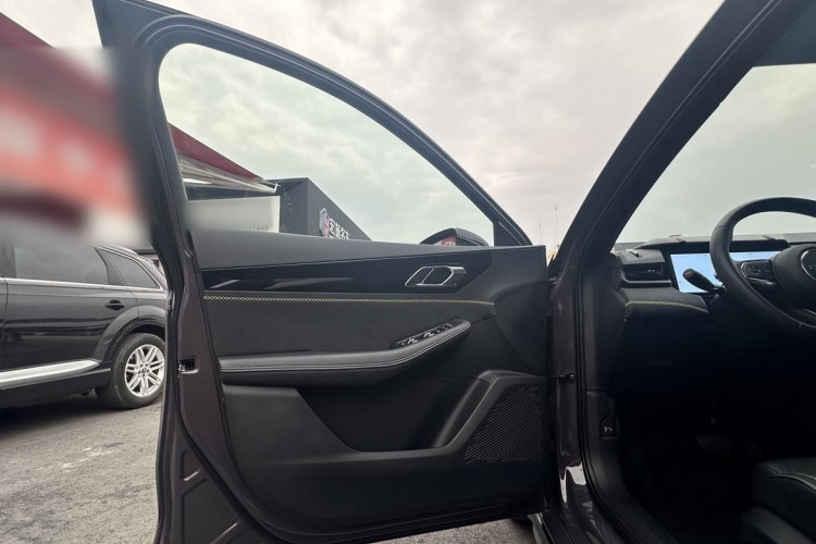 领克03 2025款 1.5TD DCT冠军版Pro中控内饰7001