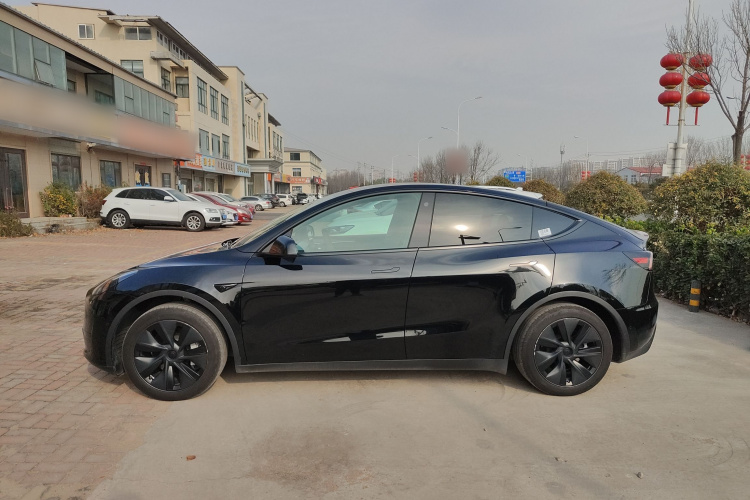 特斯拉 Model Y 2023款 后轮驱动版车身外观4