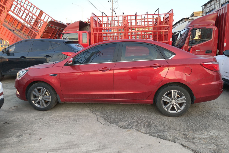 长安 逸动 2016款 1.6L 手动风尚型车身外观4