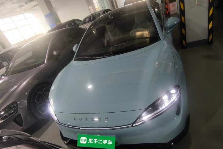 鸿蒙智行 智界S7 2025款 703km Ultra运动版车身外观2