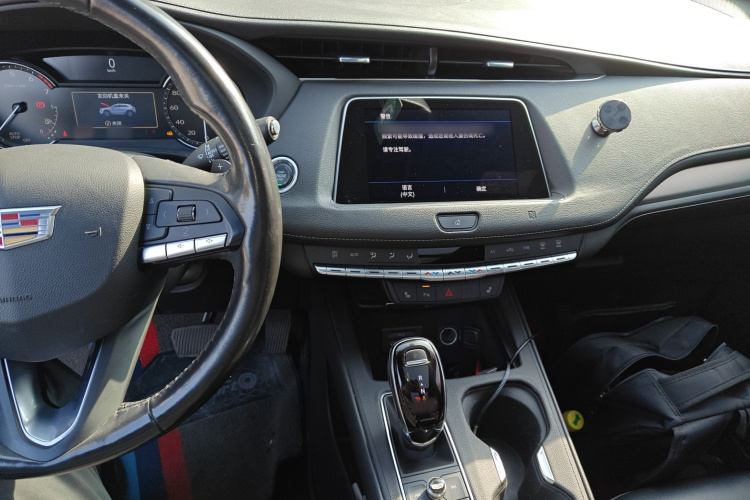 凯迪拉克XT4 2021款 28T 两驱领先型中控内饰7002
