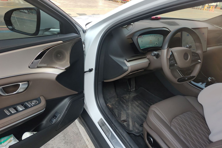 比亚迪 汉 2023款 DM-i 冠军版 121KM 尊荣型中控内饰20