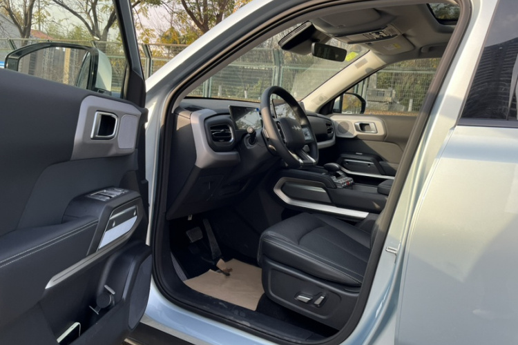 方程豹 钛3 2025款 501KM 后驱智驾Max版局部细节19