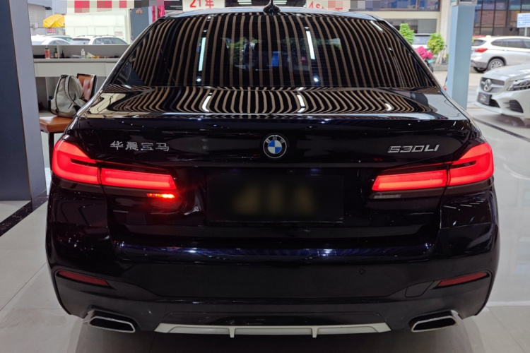 宝马5系 2022款 改款 525Li M运动套装车身外观6