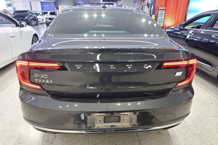 沃尔沃S90新能源 2021款 T8 E驱混动 智雅豪华版车身外观6
