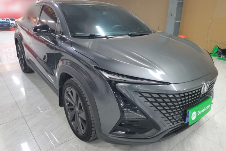 长安UNI-T 2020款 1.5T 尊贵型车身外观3