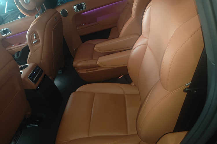 理想汽车 理想L9 2023款 Pro中控内饰7004